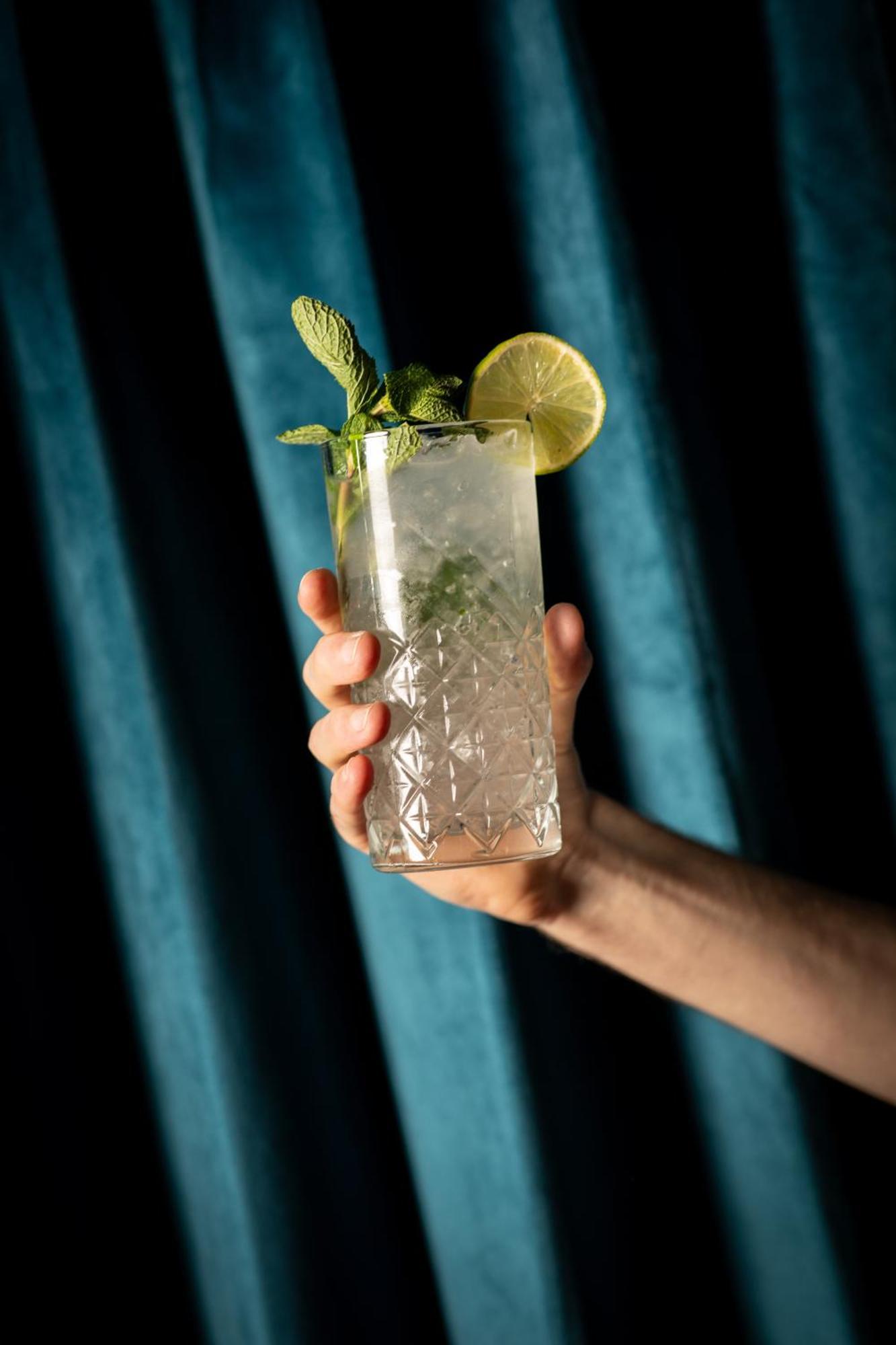 ホテル Moxy Edinburgh Fountainbridge エクステリア 写真